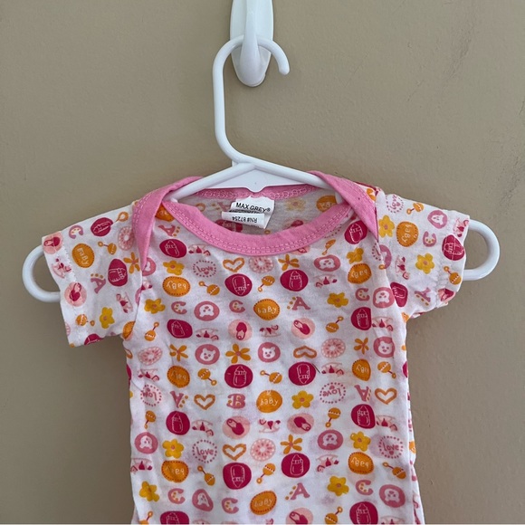 🔶MAX GREY: Baby girl size 0-6 months, NWOT patterned multicolor onesie🔶 - Picture 4 of 6